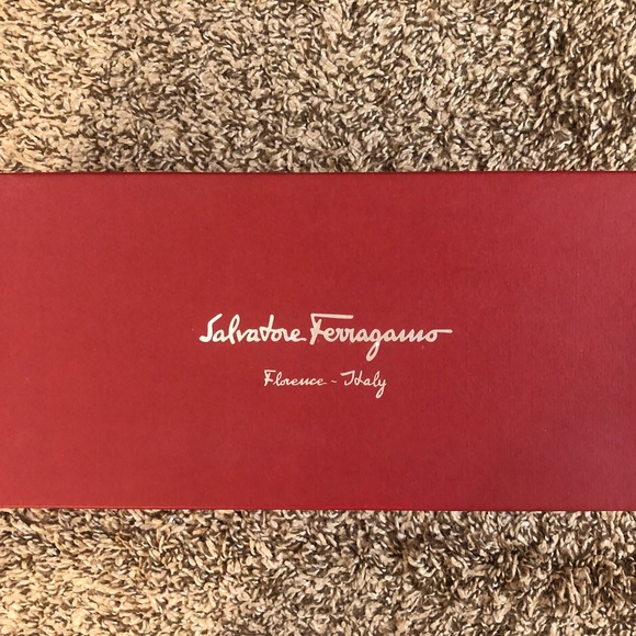 Like-new FERRAGAMO Varina Ballet Flats - Picture 14 of 14